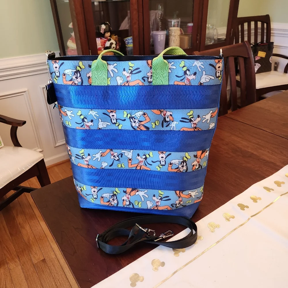 Harveys Seatbelt Streamline Goofy Tote💙PRICE FIRM
